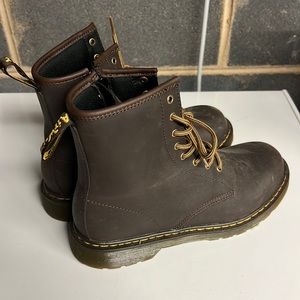 Brown Dr Martens. Youth size 6. FITS WOMENS 7.5-8!